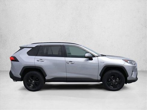 Used 2021 Toyota RAV4 XLE w/ Convenience Package AWD/4WD image 4