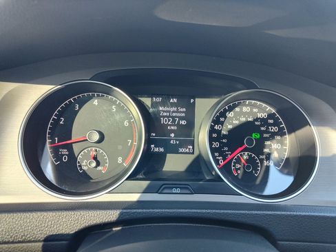 Used 2016 Volkswagen Golf SE image 21