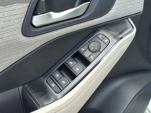 Certified 2023 Nissan Rogue SV AWD/4WD image 18