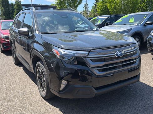 Used 2025 Subaru Forester Premium AWD/4WD image 2