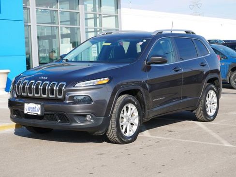 Used 2016 Jeep Cherokee Latitude image 2