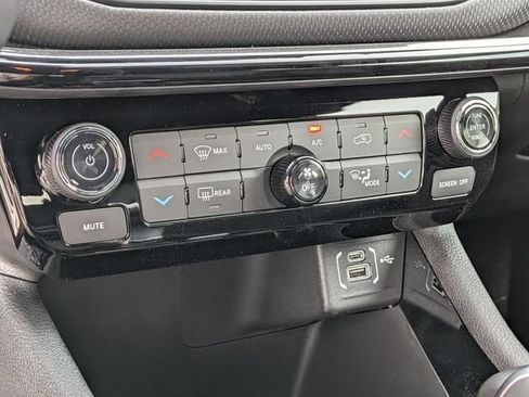 New 2026 Jeep Compass Latitude w/ Sun and Sound Group AWD/4WD image 18