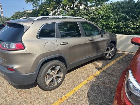 Used 2019 Jeep Cherokee Limited AWD/4WD image 5