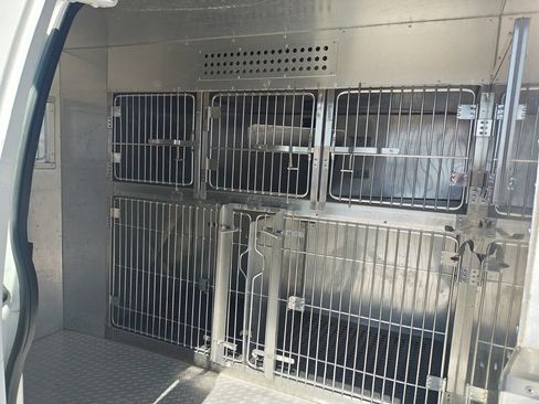 Used 2004 Ford E-250 and Econoline 250 RWD image 8