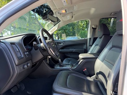 Used 2022 GMC Canyon AT4 w/ Driver Alert Package AWD/4WD image 18