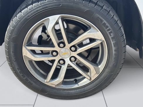 Used 2017 Chevrolet Equinox Premier w/ Enhanced Convenience Package AWD/4WD image 10