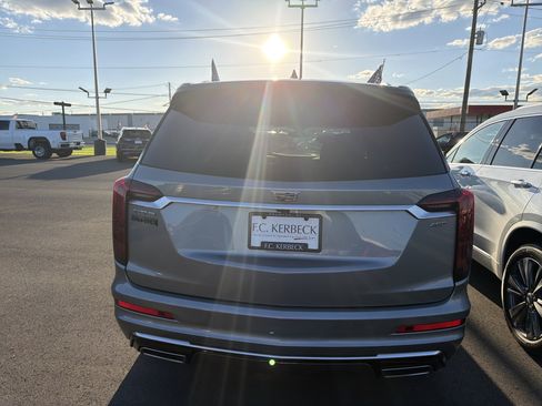 Used 2025 Cadillac XT6 Premium Luxury image 6
