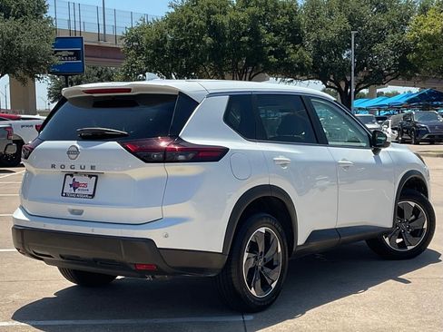 Used 2025 Nissan Rogue SV FWD image 4