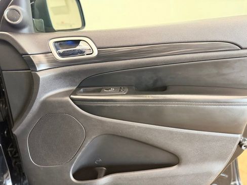 Used 2020 Jeep Grand Cherokee Altitude image 19