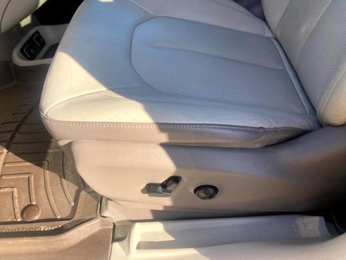 Used 2019 Chrysler Pacifica Touring-L Plus w/ Advanced Safetytec Group image 10