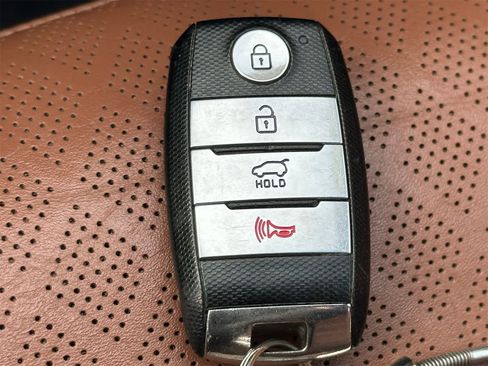 Used 2019 Kia Sorento SX image 30