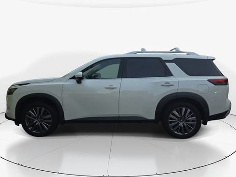 Used 2024 Nissan Pathfinder SL w/ SL Premium Package FWD image 9