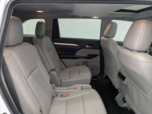 Used 2018 Toyota Highlander XLE image 21