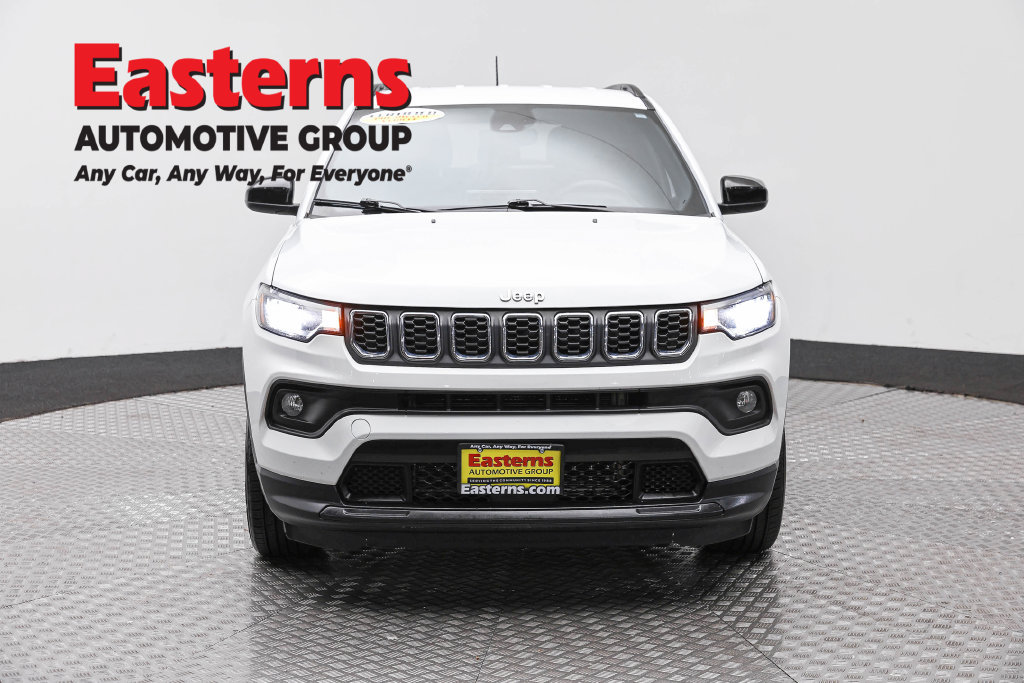 Used 2024 Jeep Compass Latitude AWD/4WD image 4