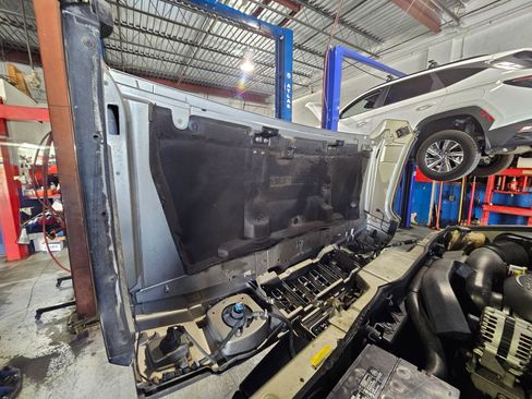 Used 2005 HUMMER H2 SUT w/ Preferred Equipment Group AWD/4WD image 35
