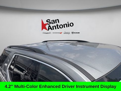 Used 2023 Chevrolet Traverse LT FWD image 15