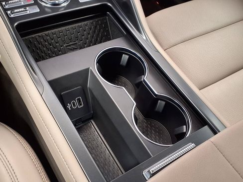 Used 2025 Lincoln Nautilus Premier AWD/4WD image 30