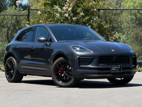 Certified 2024 Porsche Macan AWD/4WD image 9