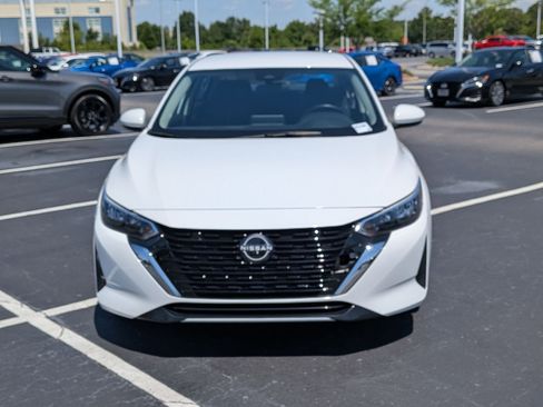Used 2025 Nissan Sentra SV FWD image 8
