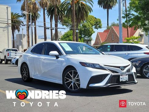 Used 2024 Toyota Camry SE image 1