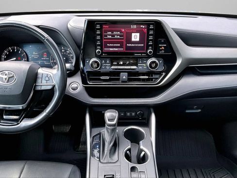 Used 2021 Toyota Highlander XLE FWD image 11