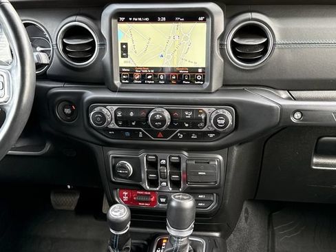Used 2021 Jeep Wrangler Unlimited Rubicon 4xe w/ Cold Weather Group AWD/4WD image 10