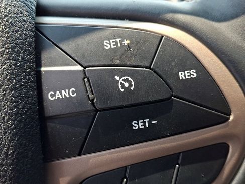 Used 2017 Jeep Grand Cherokee Limited AWD/4WD image 24