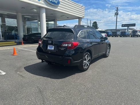 Used 2018 Subaru Outback 3.6R Limited AWD/4WD image 2