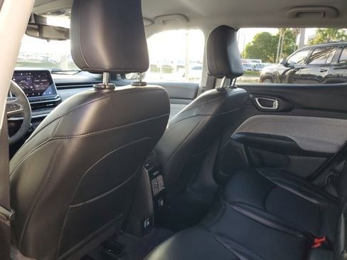 Used 2022 Jeep Compass Latitude FWD image 18