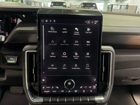 Certified 2025 GMC Yukon Denali image 21