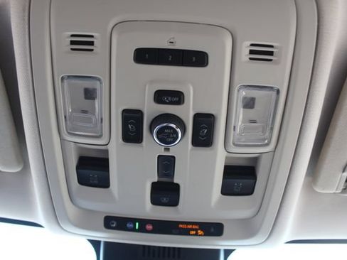 Used 2023 GMC Yukon XL Denali AWD/4WD image 32