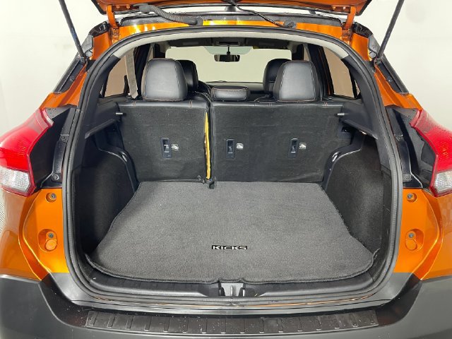 Used 2019 Nissan Kicks SR w/ SR Premium Package FWD image 18