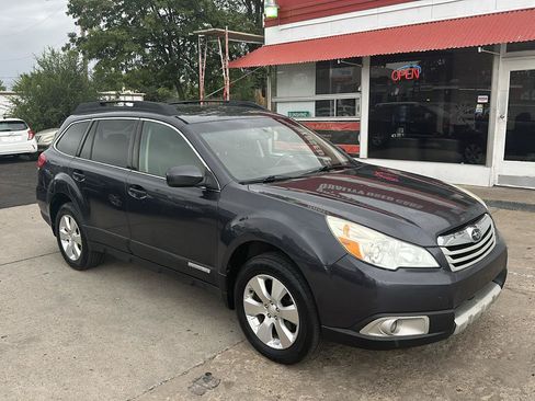 Used 2011 Subaru Outback 3.6R Limited AWD/4WD image 3