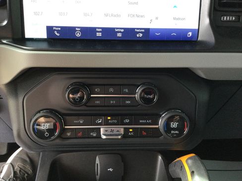 Used 2023 Ford Bronco Badlands image 14