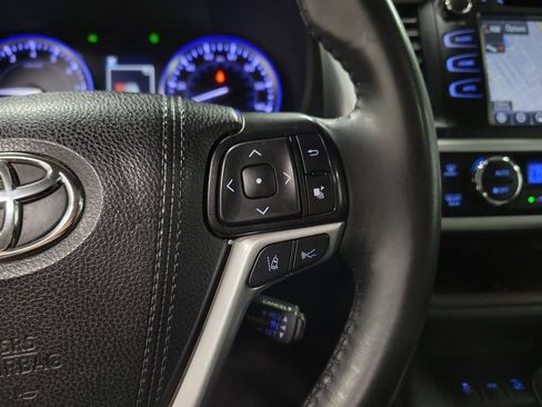 Used 2019 Toyota Highlander XLE AWD/4WD image 27