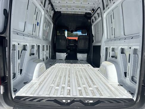 Used 2024 Mercedes-Benz Sprinter 2500 image 10