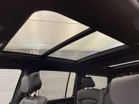 New 2025 Jeep Wagoneer 4WD w/ Premium Group I image 17