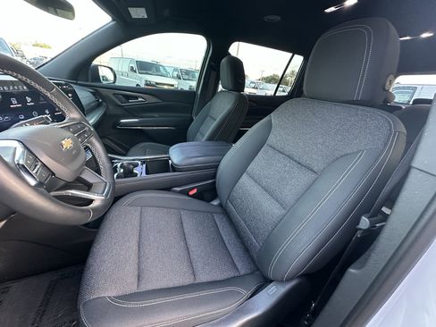 Certified 2025 Chevrolet Traverse LT image 32