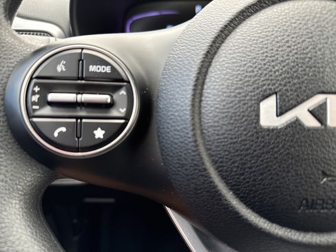 Certified 2025 Kia Soul LX w/ LX Technology Package FWD image 18