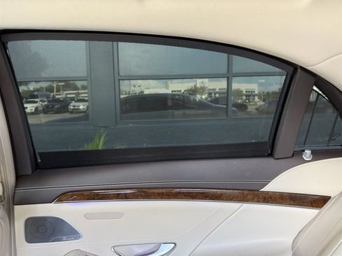 Used 2015 Mercedes-Benz S 550 Sedan image 16
