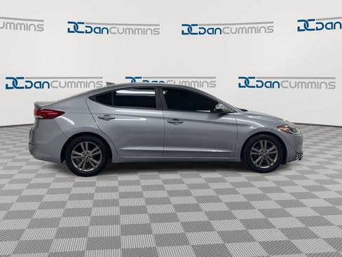 Used 2017 Hyundai Elantra SE FWD image 9