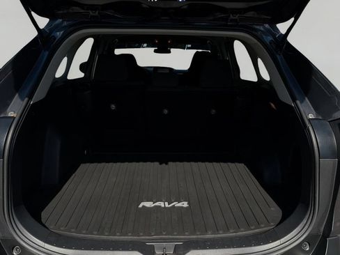 Used 2021 Toyota RAV4 LE FWD image 7