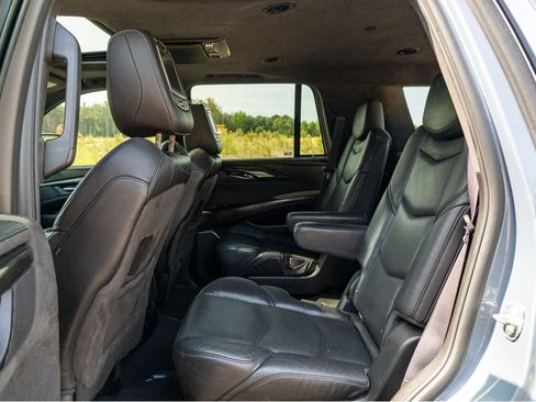 Used 2016 Cadillac Escalade Platinum RWD image 15
