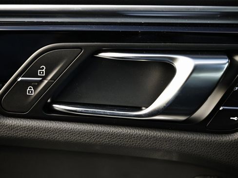 New 2026 Porsche Macan image 12