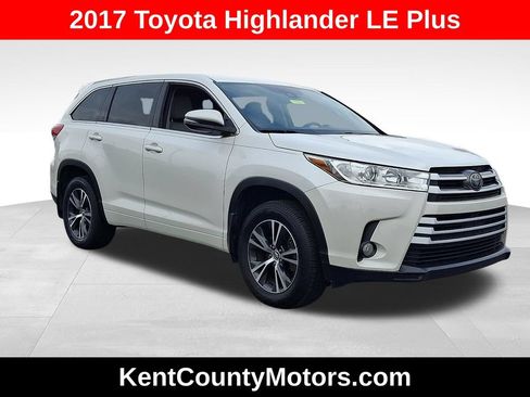 Used 2017 Toyota Highlander Plus AWD/4WD image 1