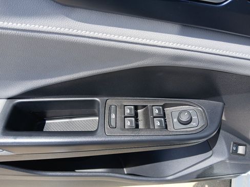 Certified 2024 Volkswagen Taos SE FWD image 10