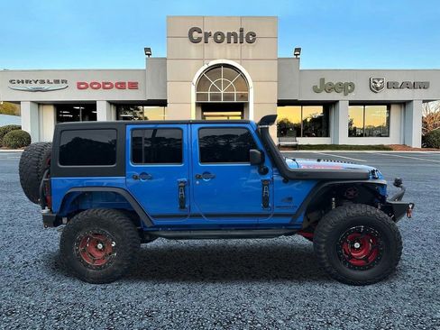 Used 2015 Jeep Wrangler Unlimited Rubicon w/ Connectivity Group AWD/4WD image 2