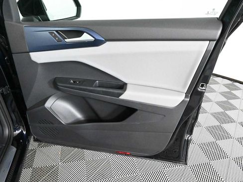 Certified 2022 Volkswagen Taos SE FWD image 10