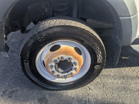 Used 2017 Ford F550 2WD Regular Cab Super Duty image 8