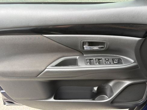 Used 2020 Mitsubishi Outlander ES FWD image 30